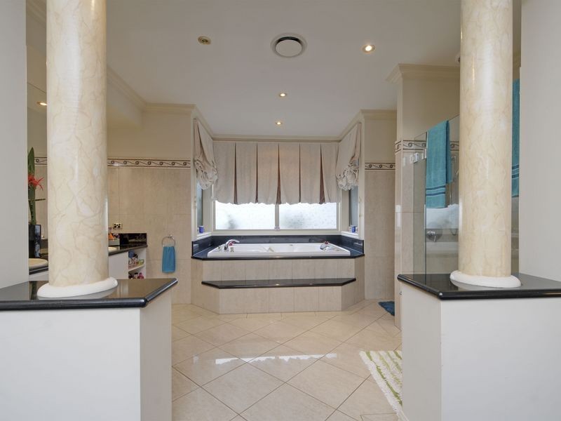 30 Thompsons Road, Newborough VIC 3825