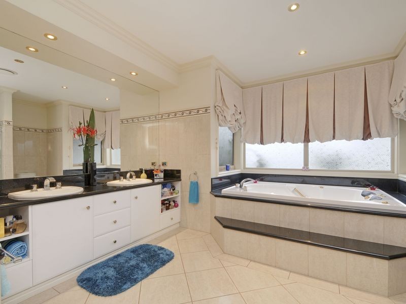 30 Thompsons Road, Newborough VIC 3825