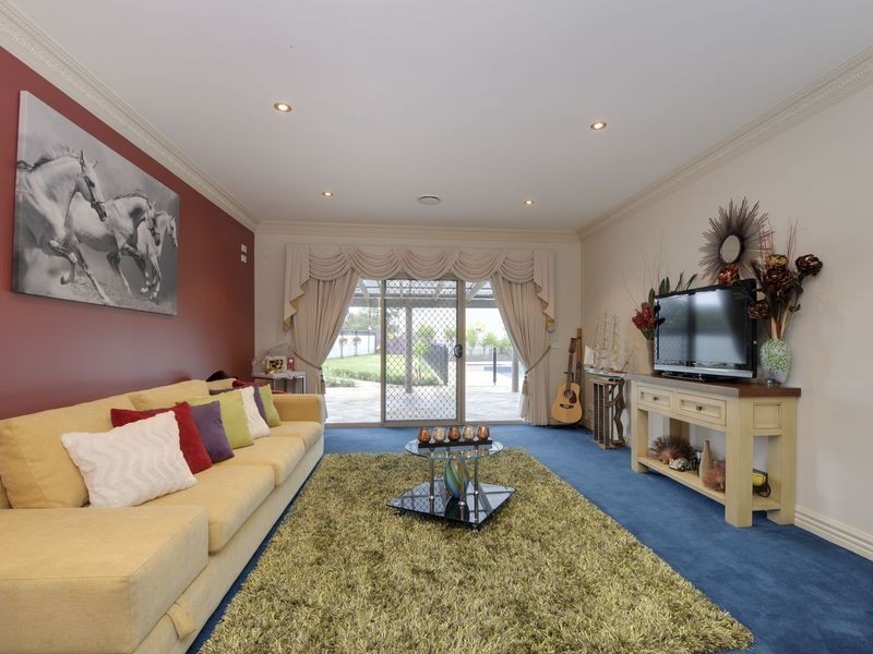 30 Thompsons Road, Newborough VIC 3825