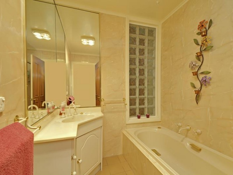 60 Shanahan Pde, Newborough VIC 3825