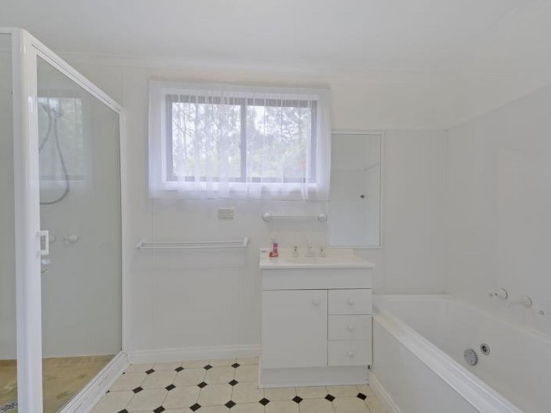 60 Shanahan Pde, Newborough VIC 3825