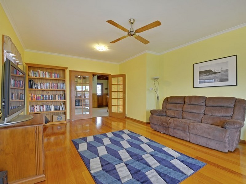 60 Shanahan Pde, Newborough VIC 3825