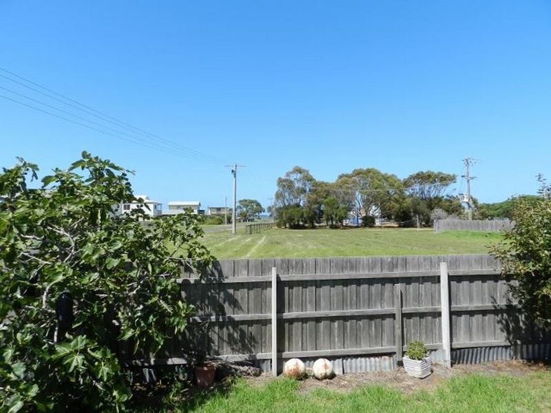 21 Seaward Street, Mcloughlins Beach VIC 3874