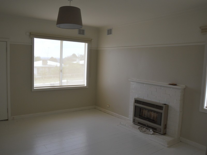 24 Lincoln Street, Moe VIC 3825