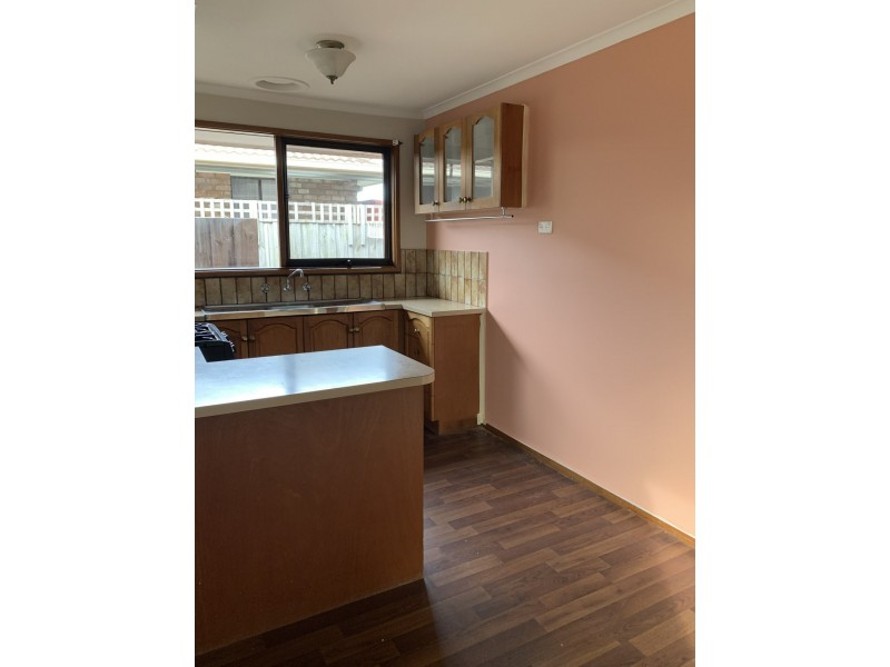 Unit 2/36 Ollerton Avenue, Newborough VIC 3825