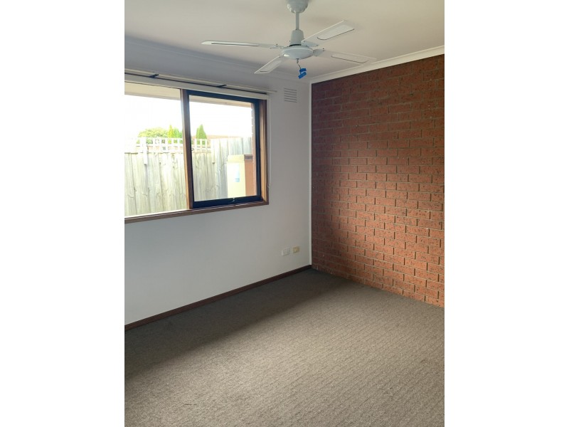 Unit 2/36 Ollerton Avenue, Newborough VIC 3825