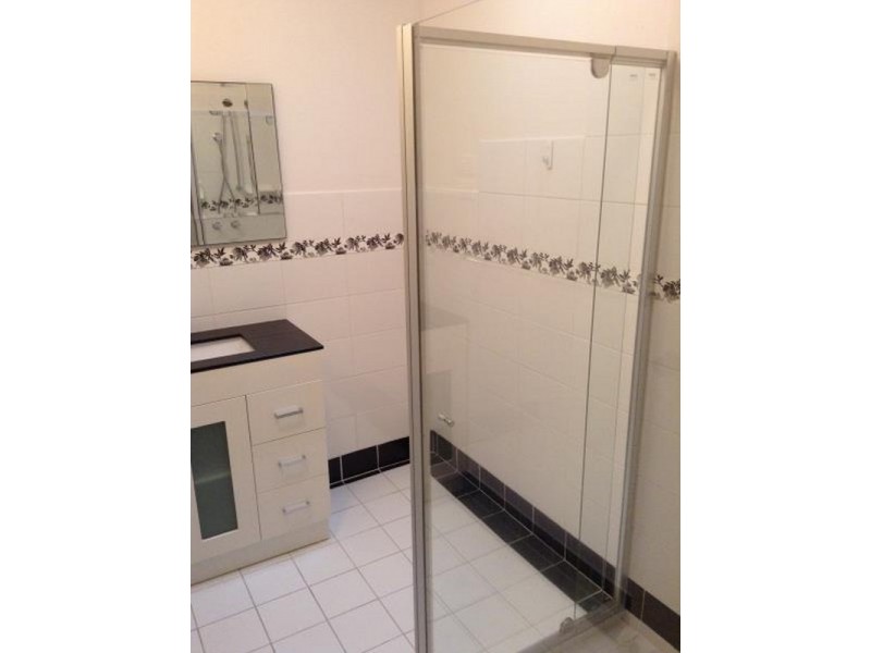 Unit 2/36 Ollerton Avenue, Newborough VIC 3825