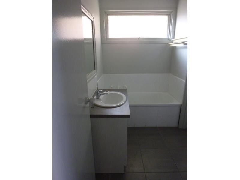 4/9 Hyland Street, Moe VIC 3825