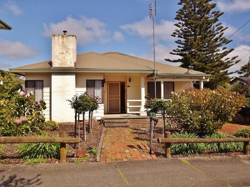 33 Leith Street, Newborough VIC 3825