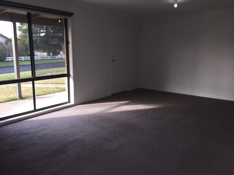 1A Hawker Street, Moe VIC 3825