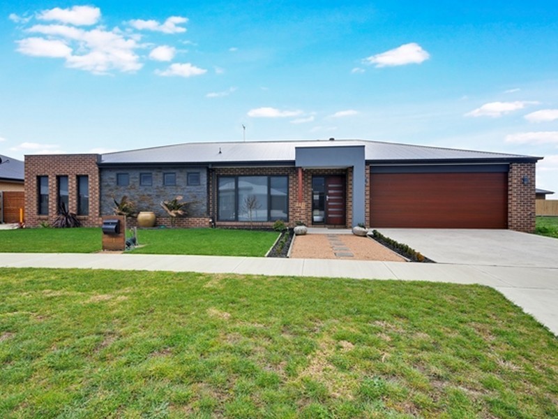 11 Cambridge Way, Traralgon VIC 3844