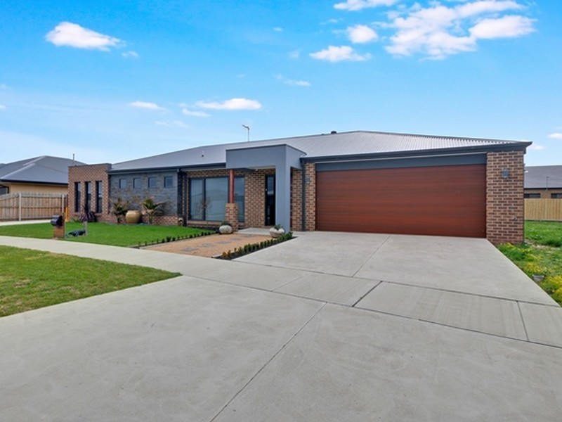 11 Cambridge Way, Traralgon VIC 3844