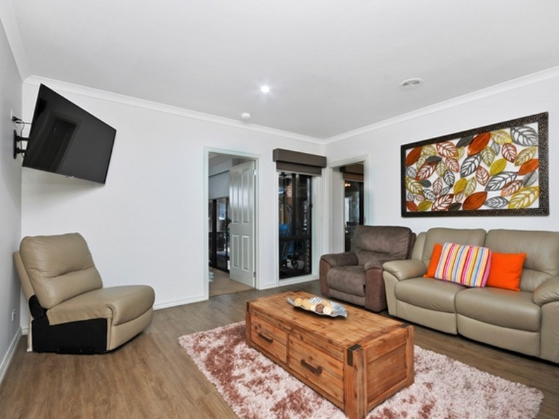 11 Cambridge Way, Traralgon VIC 3844