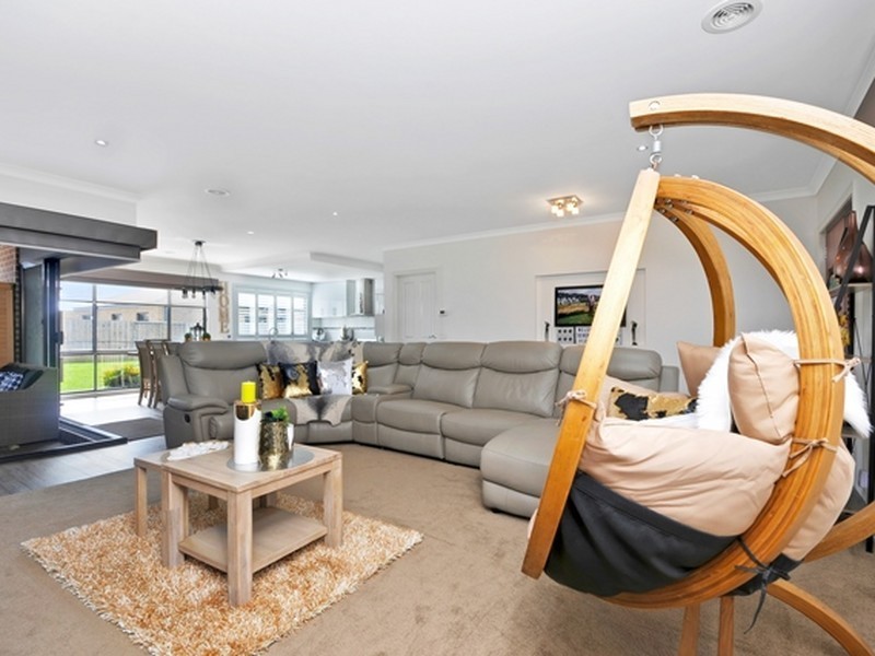 11 Cambridge Way, Traralgon VIC 3844