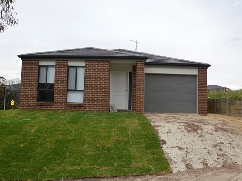 84 Philip Parade, Churchill VIC 3842