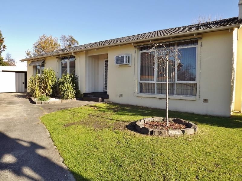 27 Northern Avenue, Newborough VIC 3825