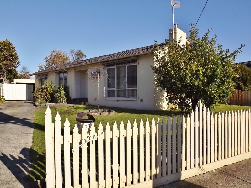 27 Northern Avenue, Newborough VIC 3825