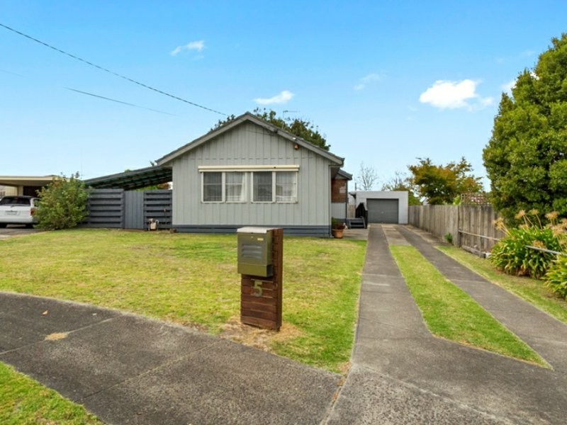 5 Albert Court, Morwell VIC 3840