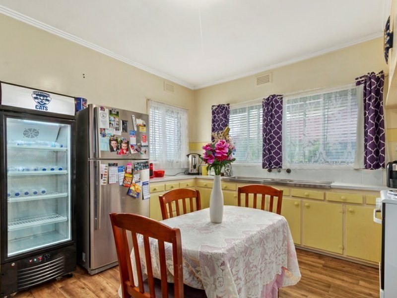 16 Central Avenue, Newborough VIC 3825