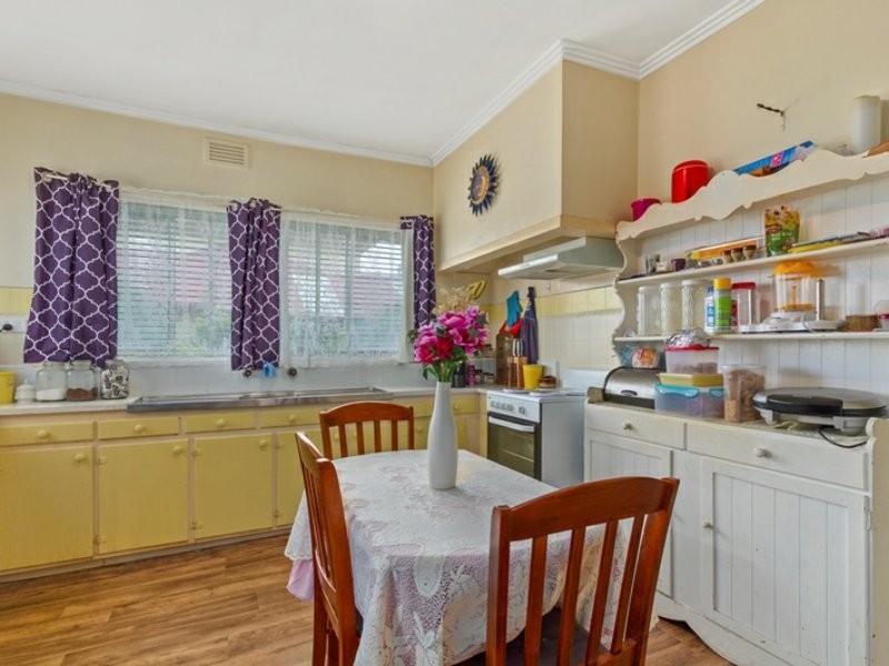 16 Central Avenue, Newborough VIC 3825