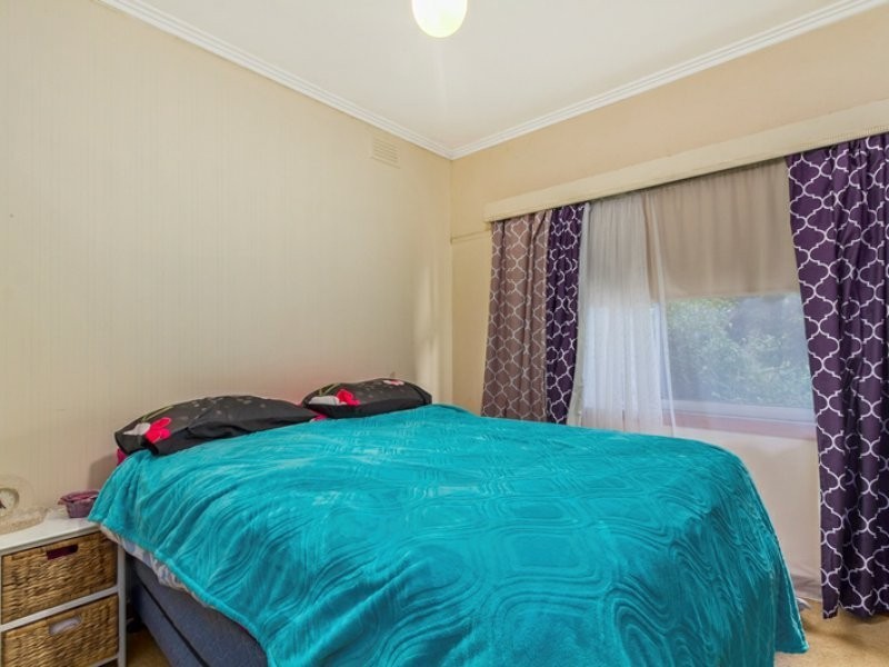 16 Central Avenue, Newborough VIC 3825