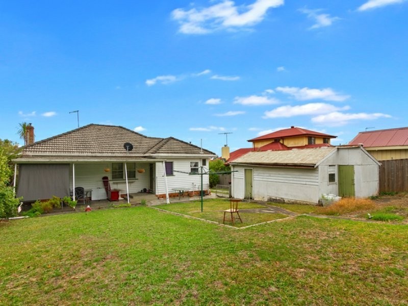 16 Central Avenue, Newborough VIC 3825