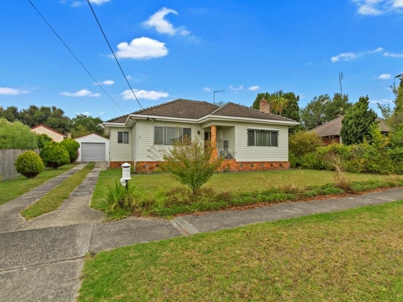 16 Central Avenue, Newborough VIC 3825