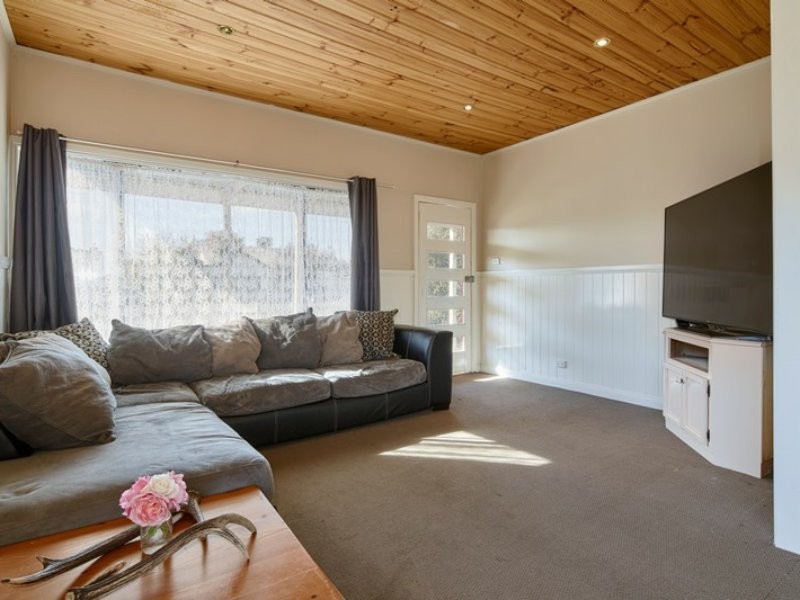 17 Pollock Avenue, Traralgon VIC 3844