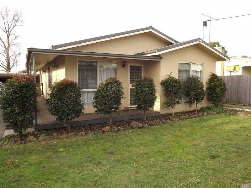 8 Mirboo STREET, Newborough VIC 3825