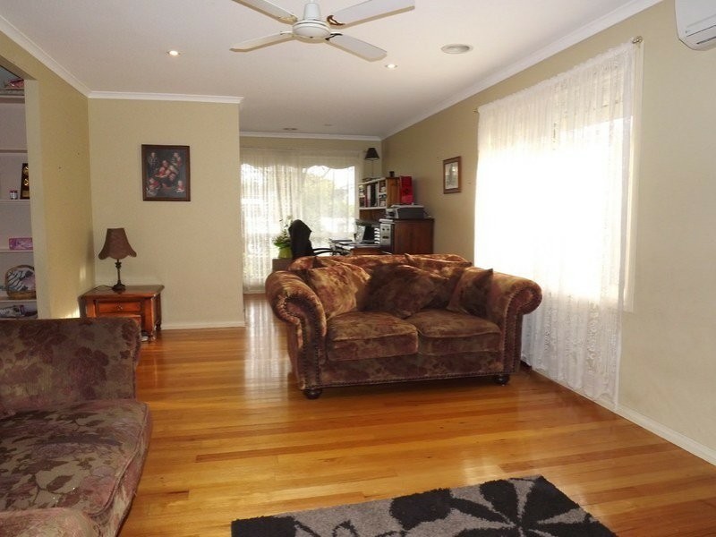 8 Mirboo STREET, Newborough VIC 3825