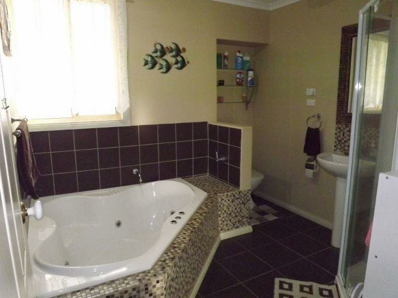 8 Mirboo STREET, Newborough VIC 3825
