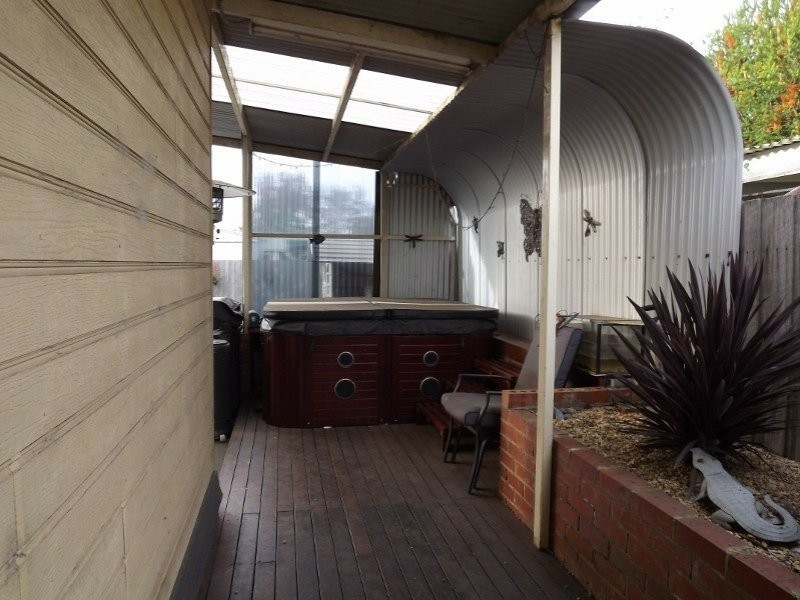 8 Mirboo STREET, Newborough VIC 3825