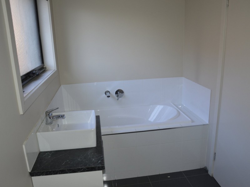 2/10 Wirraway Street, Moe VIC 3825