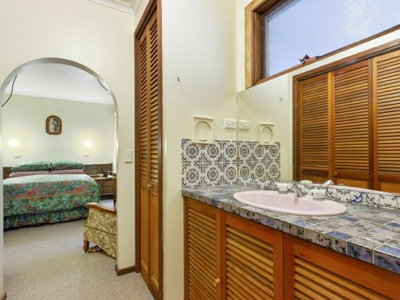 215 Guyatts Road, Toongabbie VIC 3856