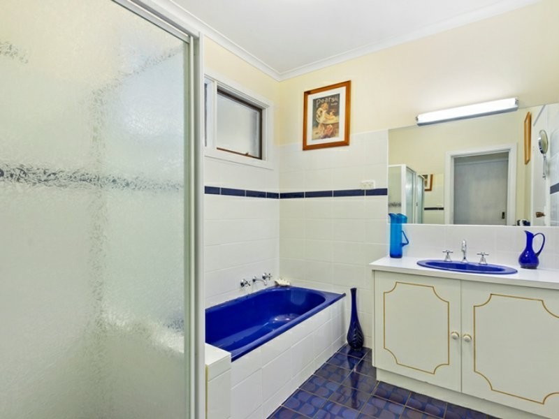 215 Guyatts Road, Toongabbie VIC 3856
