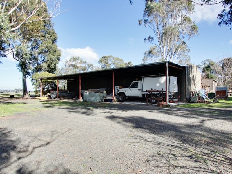 215 Guyatts Road, Toongabbie VIC 3856