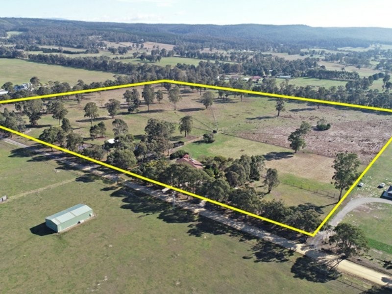 215 Guyatts Road, Toongabbie VIC 3856