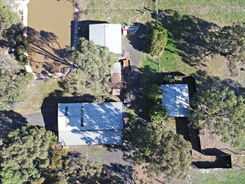 215 Guyatts Road, Toongabbie VIC 3856