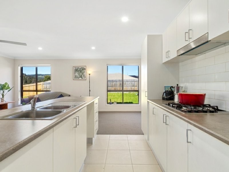 84 Phillip Parade, Churchill VIC 3842