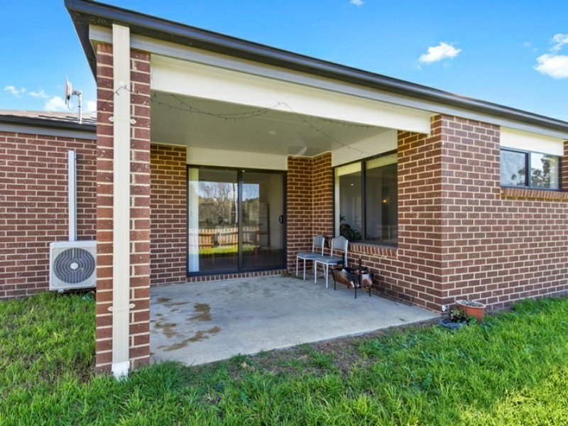 84 Phillip Parade, Churchill VIC 3842
