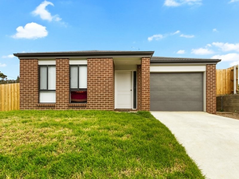 84 Phillip Parade, Churchill VIC 3842