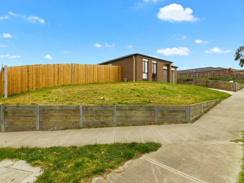 84 Phillip Parade, Churchill VIC 3842