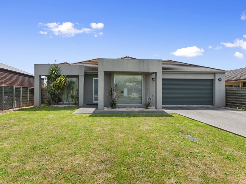 16 Giles Place, Traralgon VIC 3844