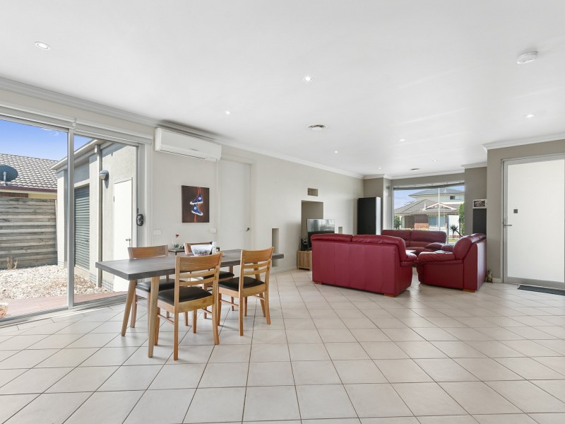 16 Giles Place, Traralgon VIC 3844
