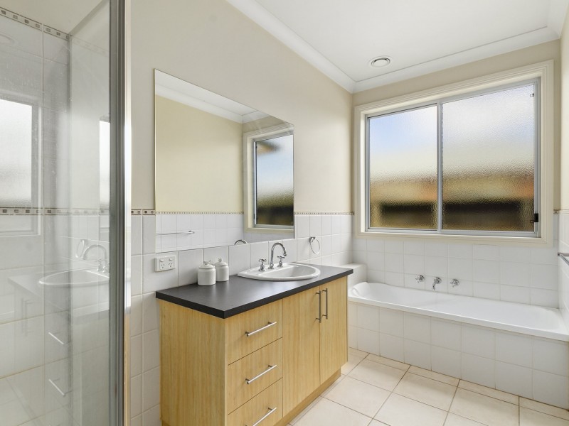 16 Giles Place, Traralgon VIC 3844