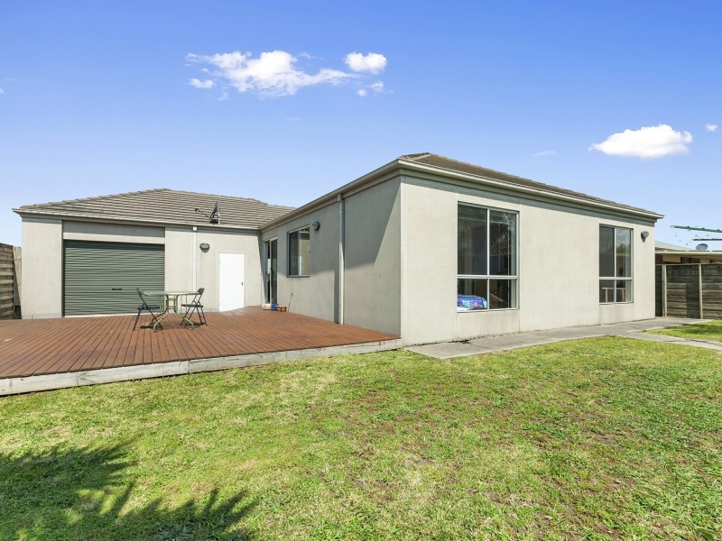 16 Giles Place, Traralgon VIC 3844