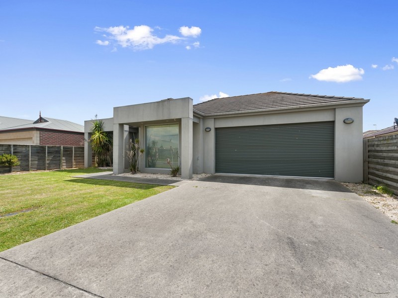16 Giles Place, Traralgon VIC 3844