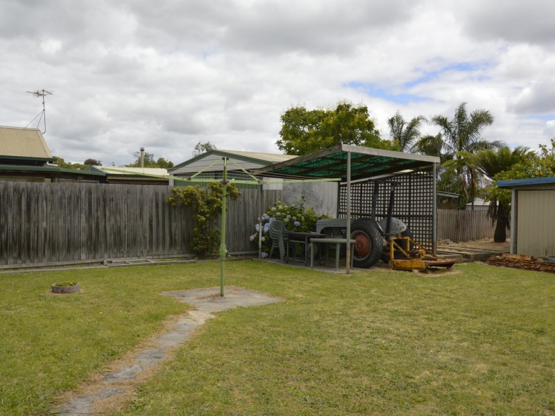 16 Vale Street, Moe VIC 3825