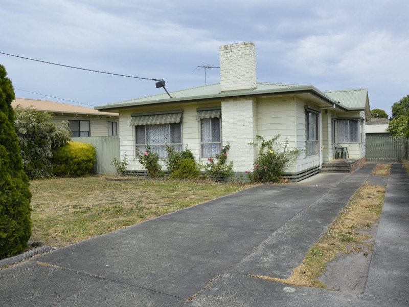 16 Alexander Avenue, Moe VIC 3825