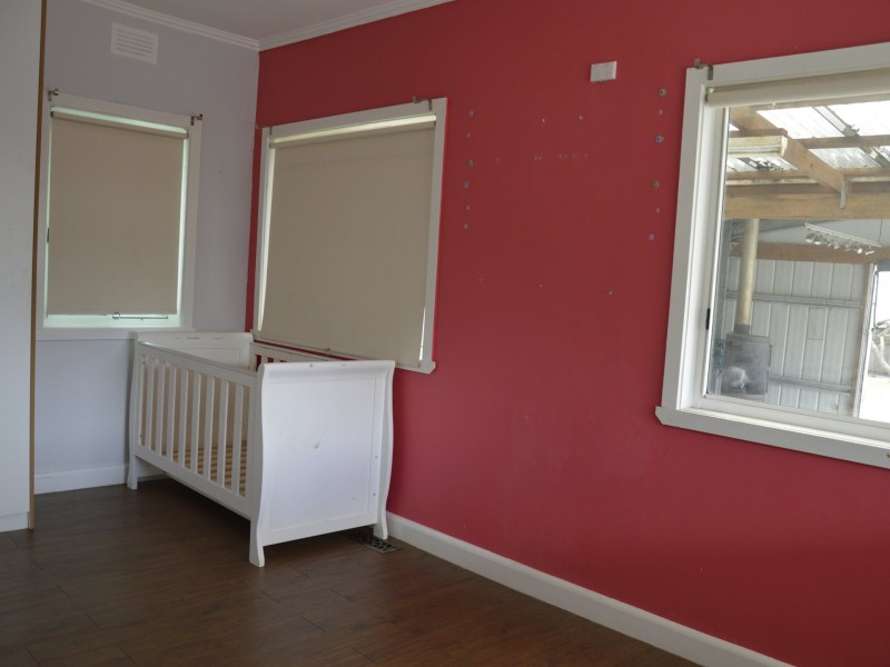 18 Vale Street, Moe VIC 3825